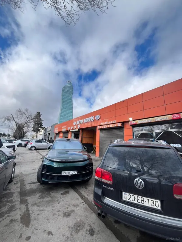 Satılır obyekt 700 m²