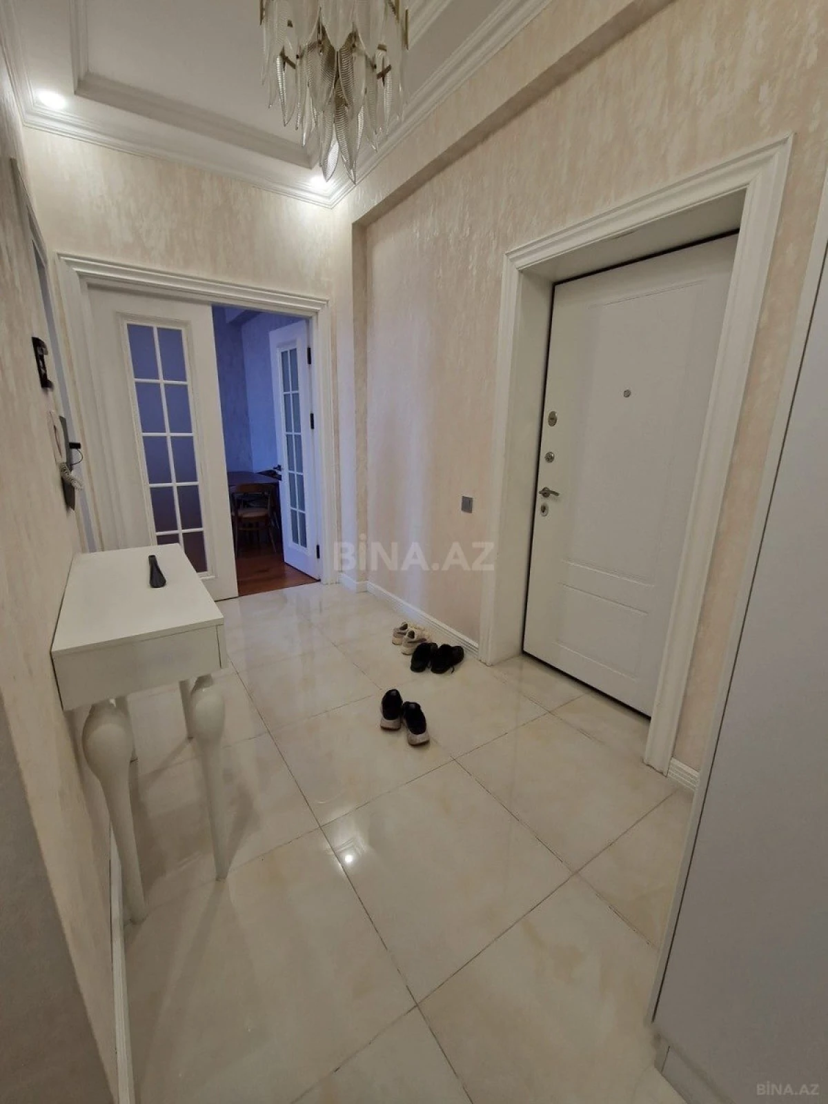 Satılır 2 otaqlı mənzil 69 m²