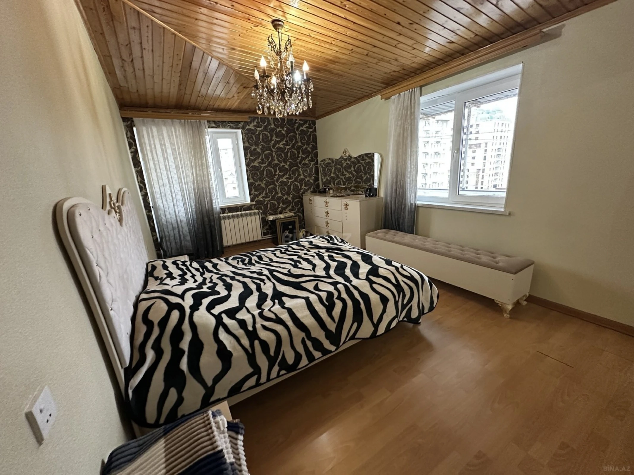 Satılır 3 otaqlı mənzil 115 m²
