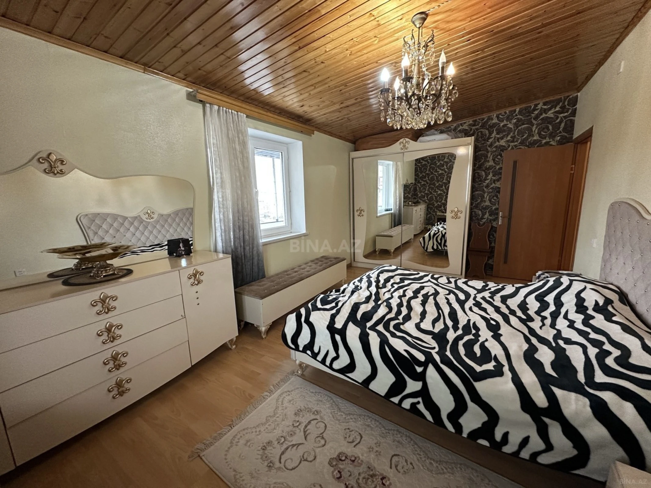 Satılır 3 otaqlı mənzil 115 m²