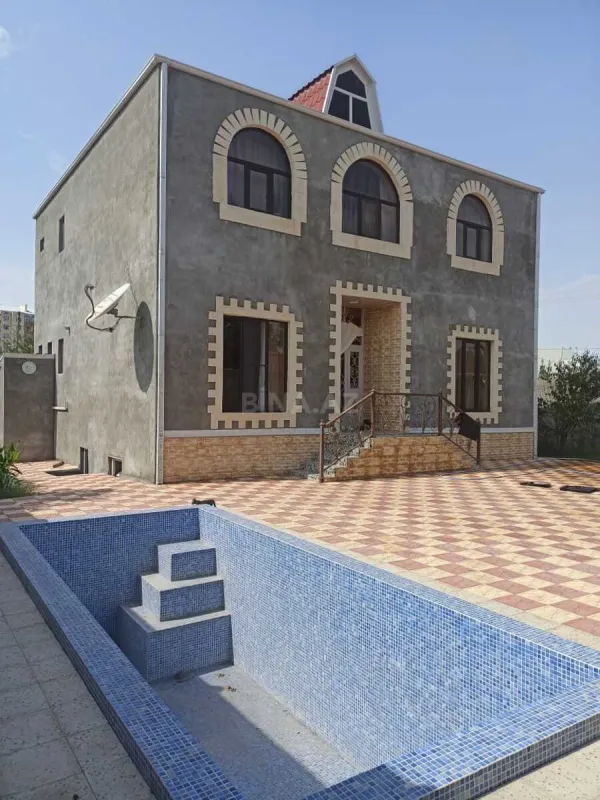 Satılır 5 otaqlı həyət evi 220 m²
