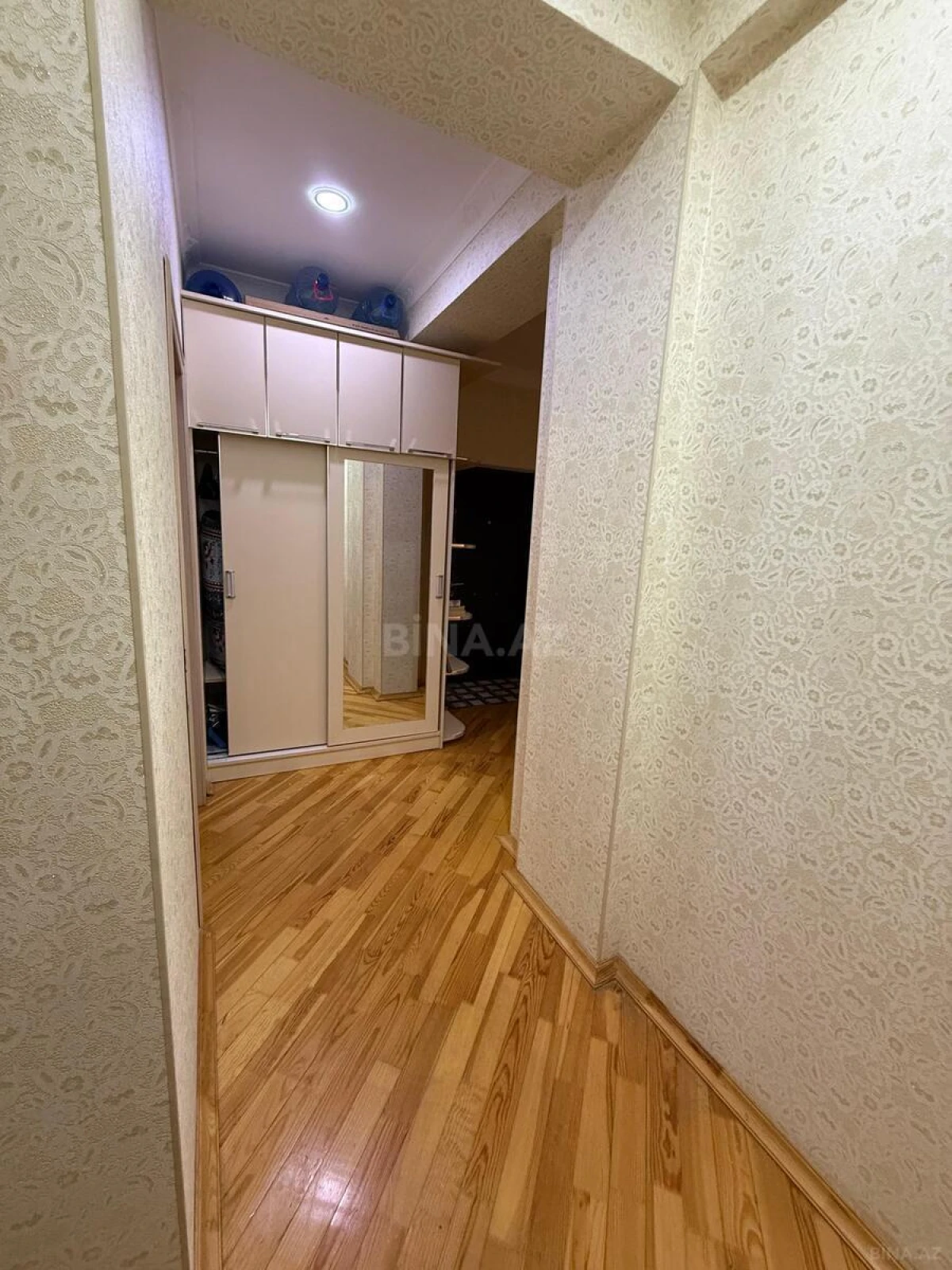 Satılır 2 otaqlı mənzil 77 m²