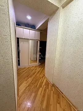 Satılır 2 otaqlı mənzil 77 m²