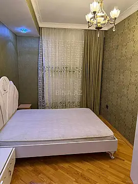 Satılır 2 otaqlı mənzil 77 m²
