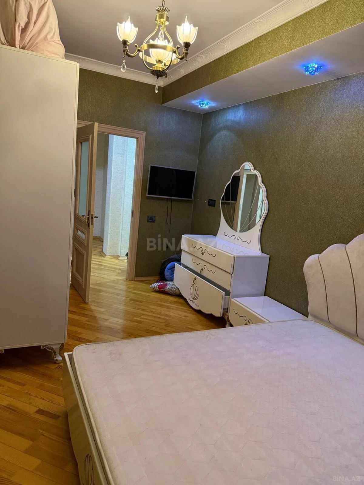 Satılır 2 otaqlı mənzil 77 m²