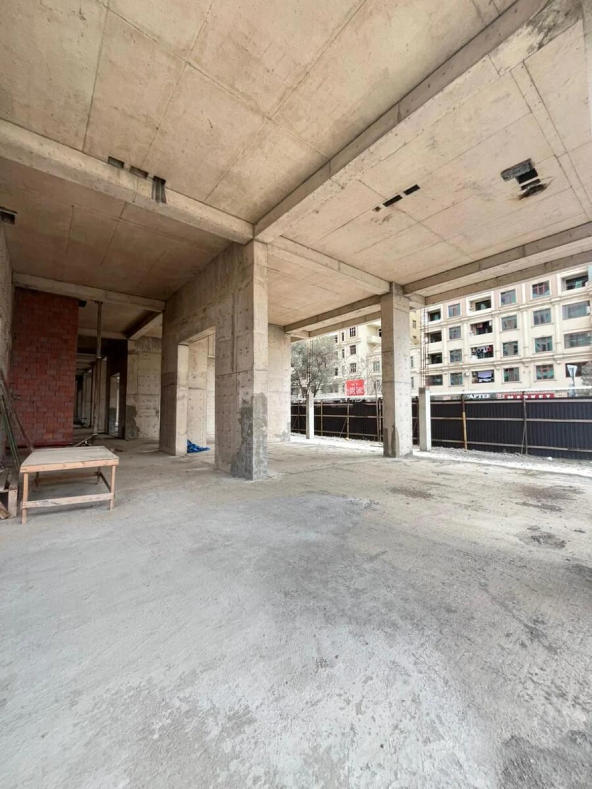 Satılır obyekt 700 m²