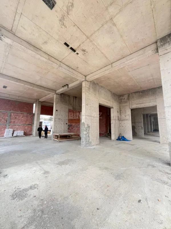 Satılır obyekt 700 m²