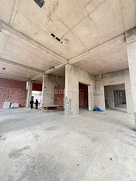 Satılır obyekt 700 m²