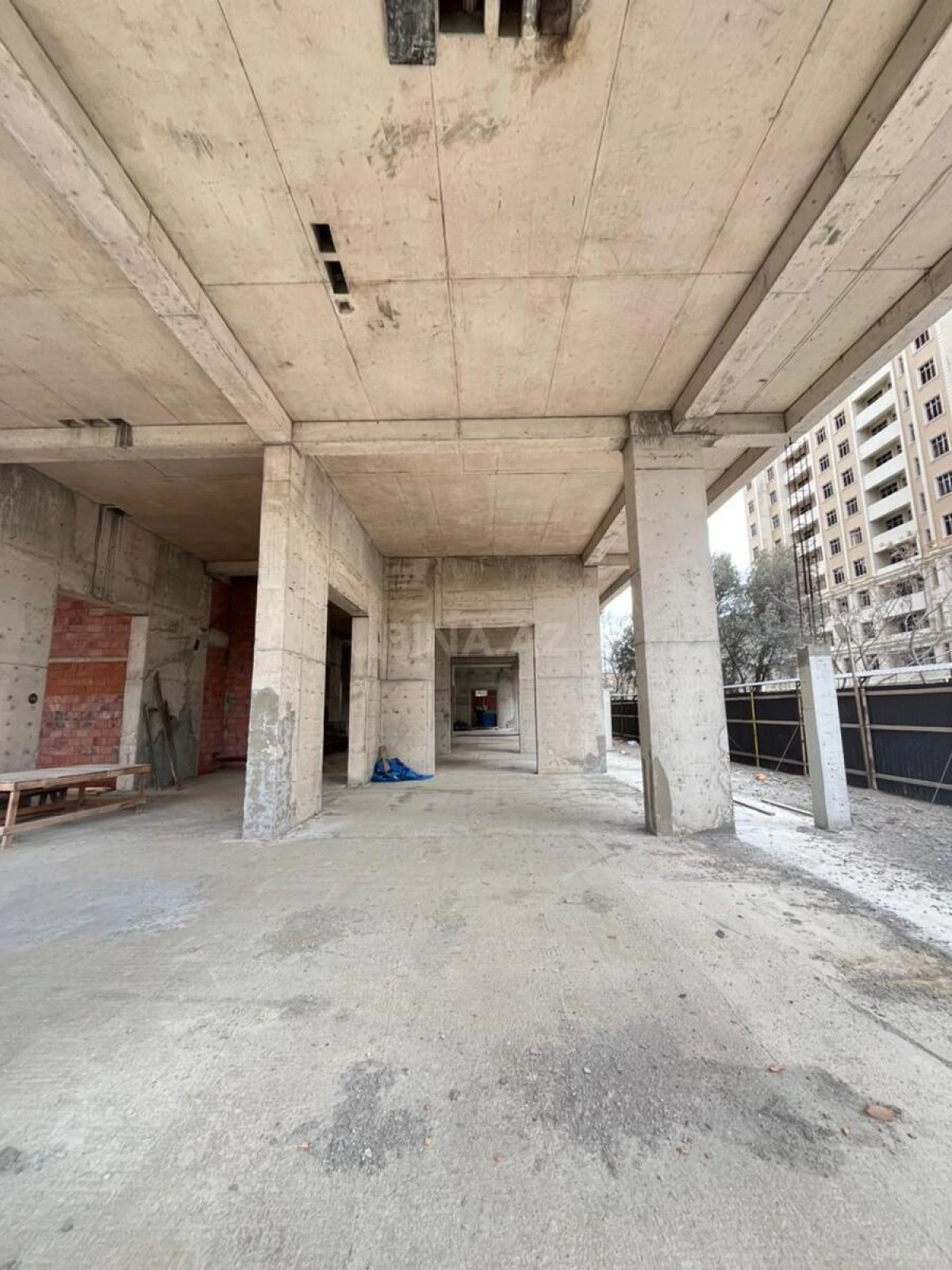 Satılır obyekt 700 m²