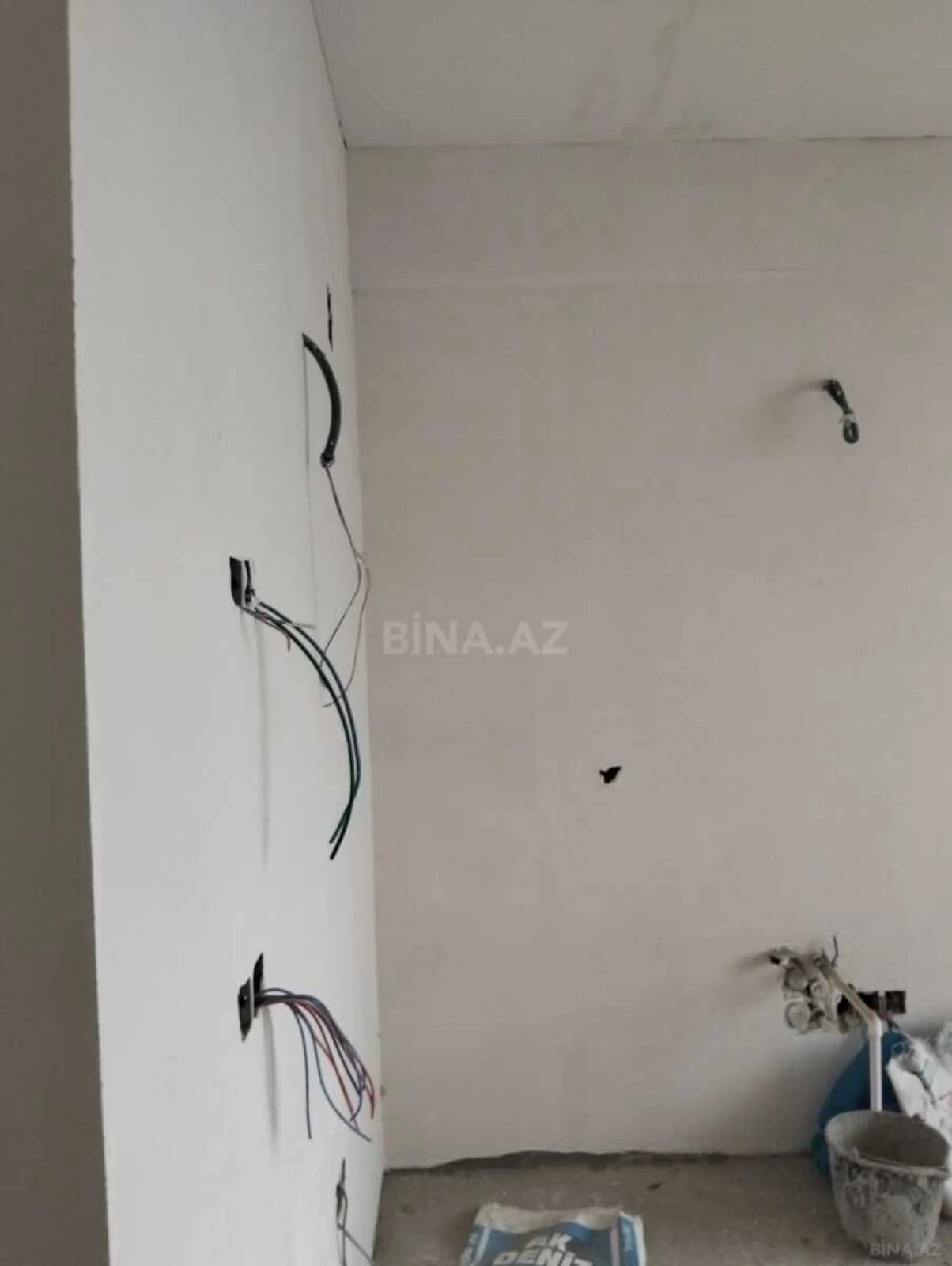 Satılır 2 otaqlı mənzil 74 m²