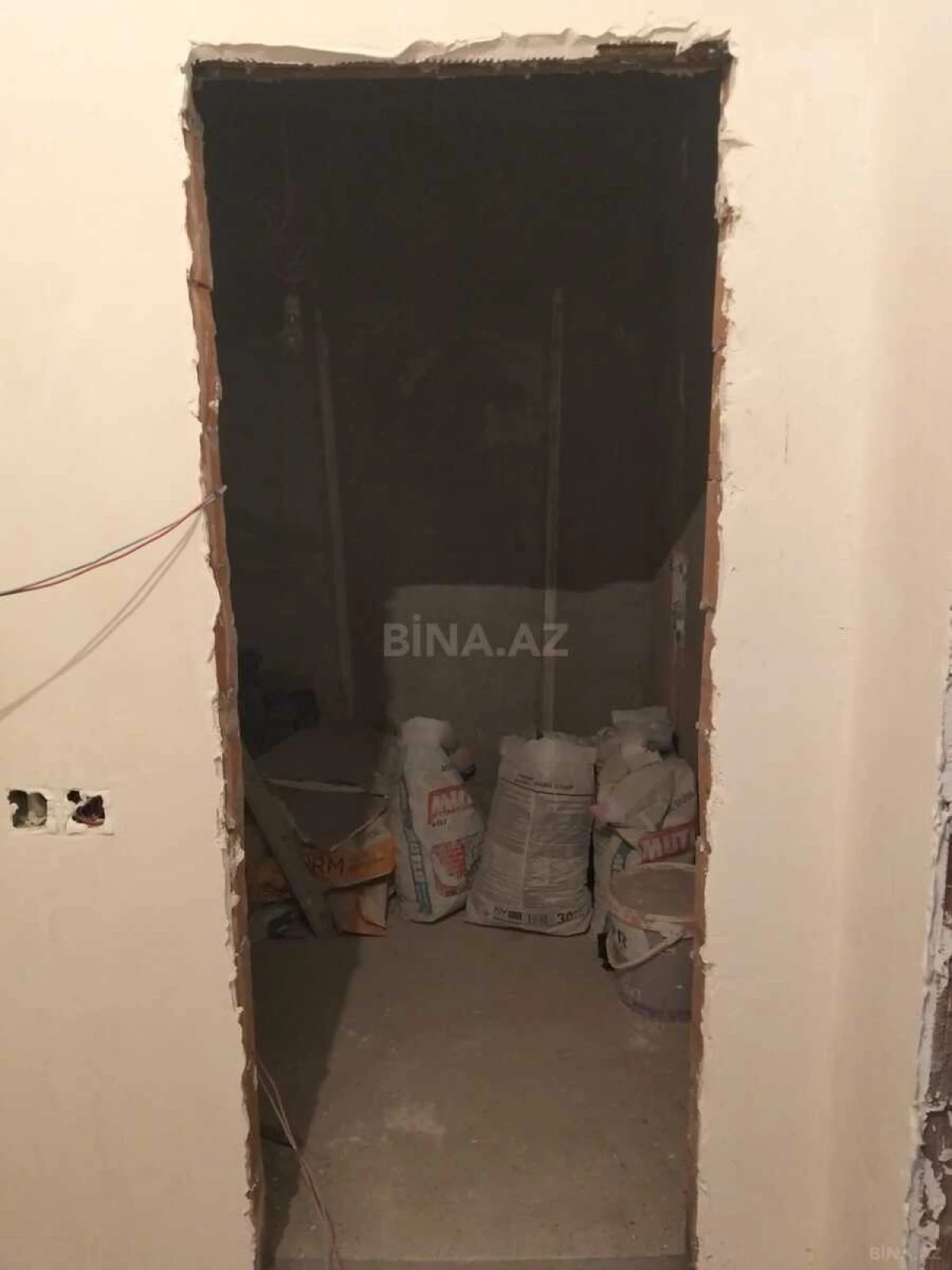 Satılır 2 otaqlı mənzil 74 m²