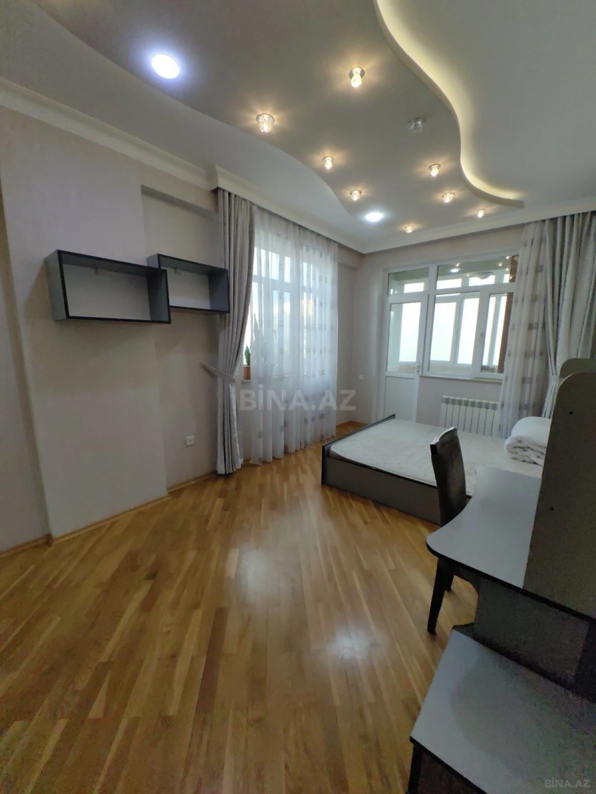 Kirayə verilir 3 otaqlı mənzil 120 m²