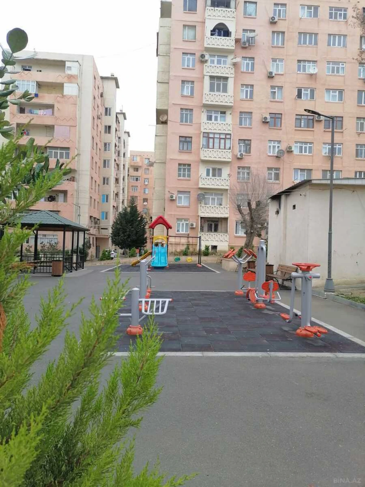 Satılır 3 otaqlı mənzil 79.9 m²