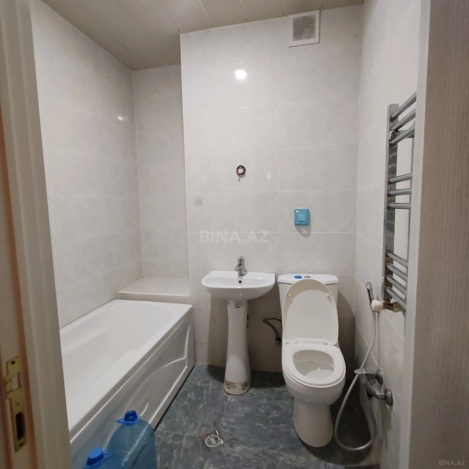 Kirayə verilir 4 otaqlı mənzil 99 m²