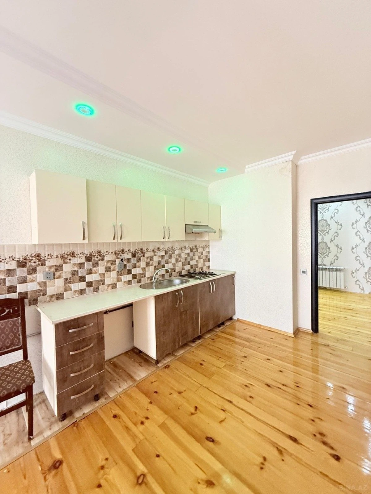 Satılır 3 otaqlı mənzil 110 m²
