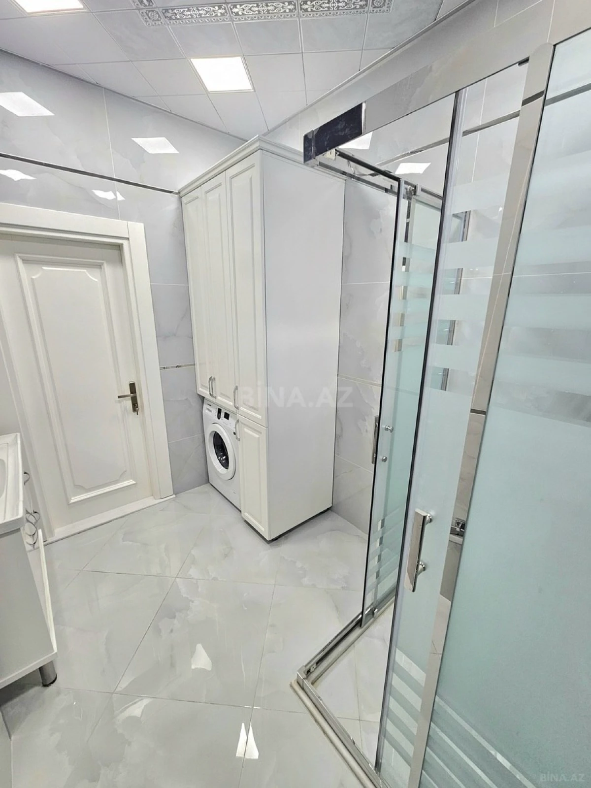Kirayə verilir 2 otaqlı mənzil 105 m²