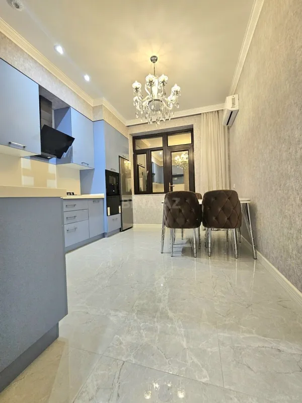 Kirayə verilir 2 otaqlı mənzil 105 m²