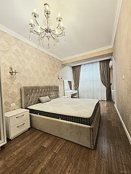 Kirayə verilir 2 otaqlı mənzil 105 m²