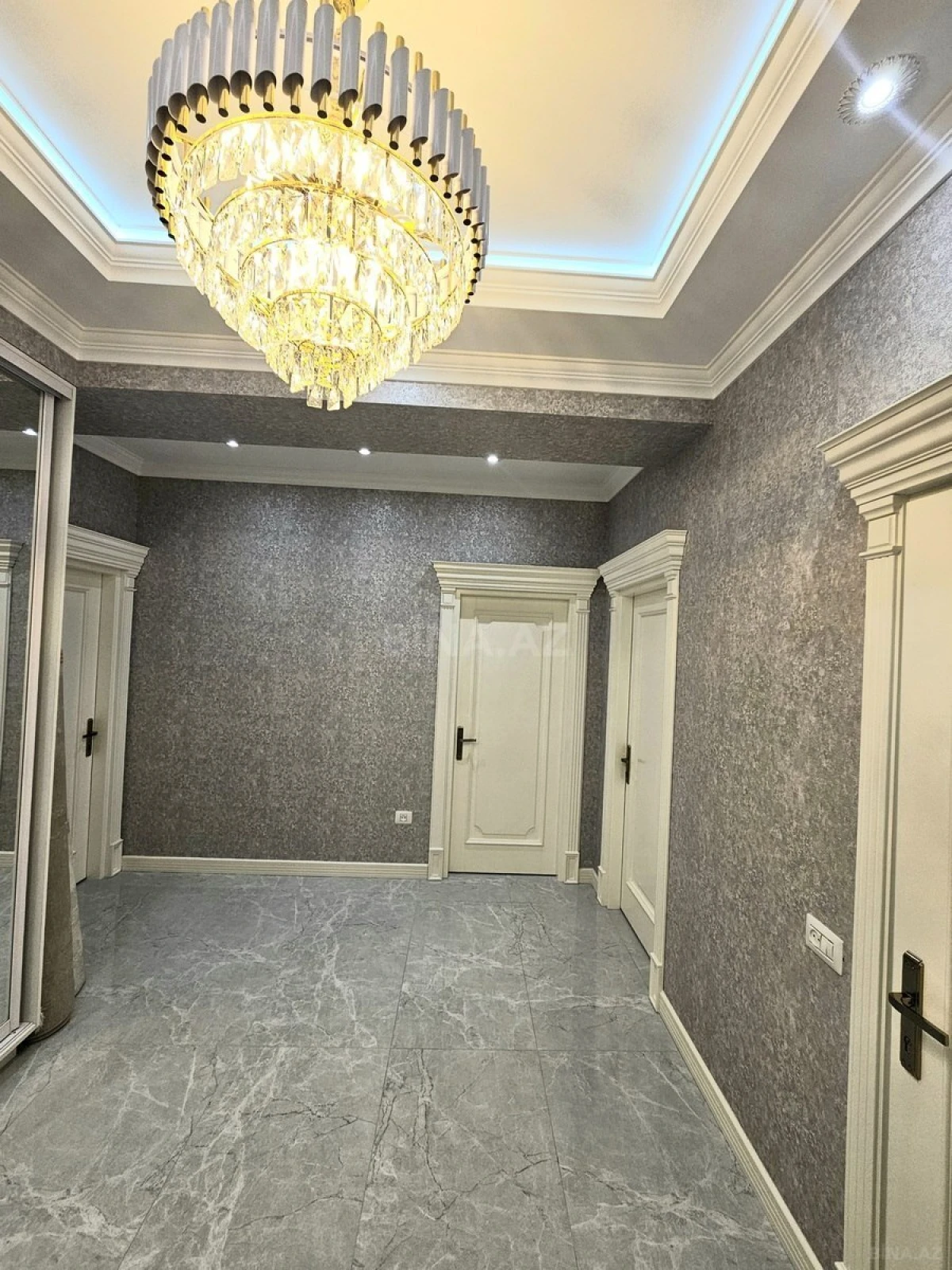 Kirayə verilir 2 otaqlı mənzil 105 m²