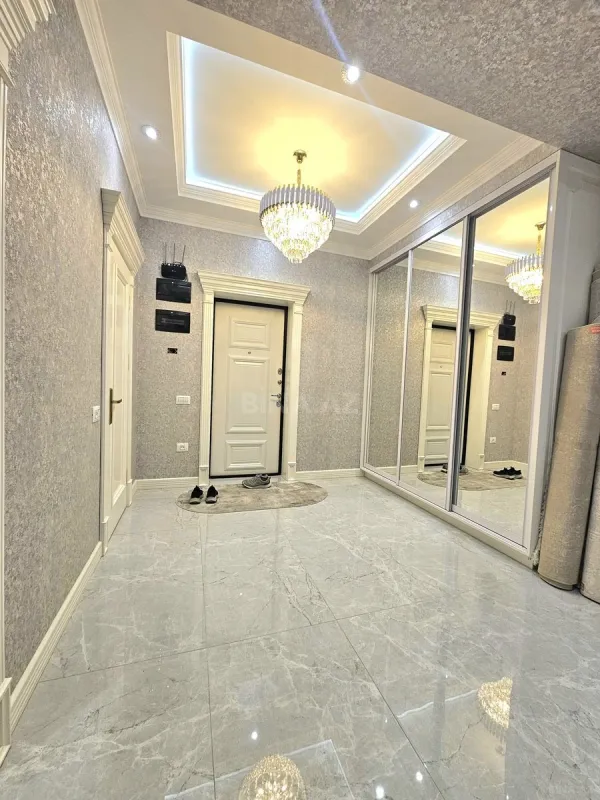 Kirayə verilir 2 otaqlı mənzil 105 m²