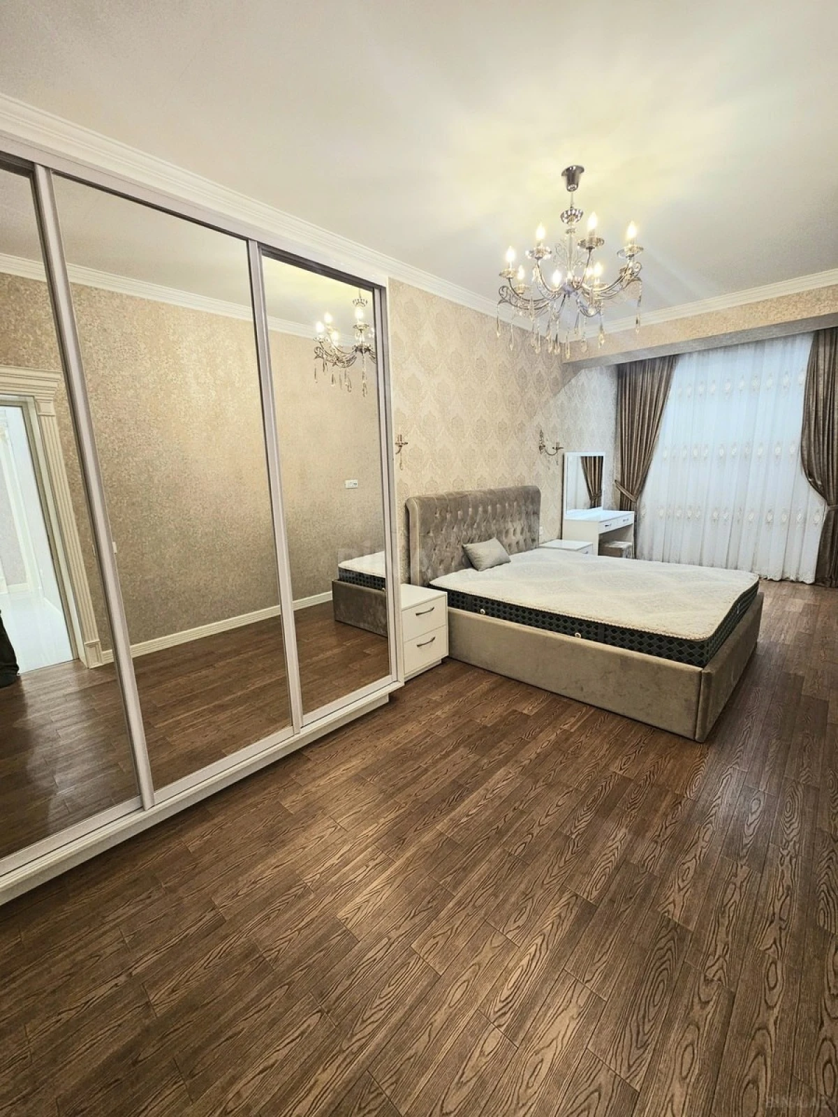 Kirayə verilir 2 otaqlı mənzil 105 m²