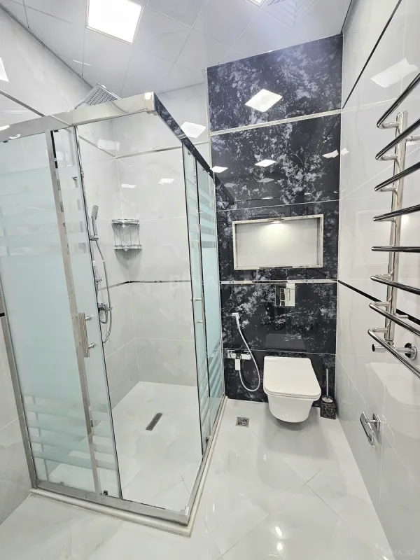 Kirayə verilir 2 otaqlı mənzil 105 m²