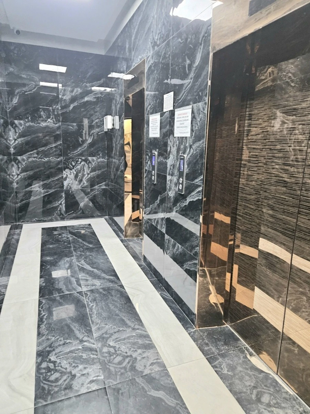 Kirayə verilir 2 otaqlı mənzil 105 m²