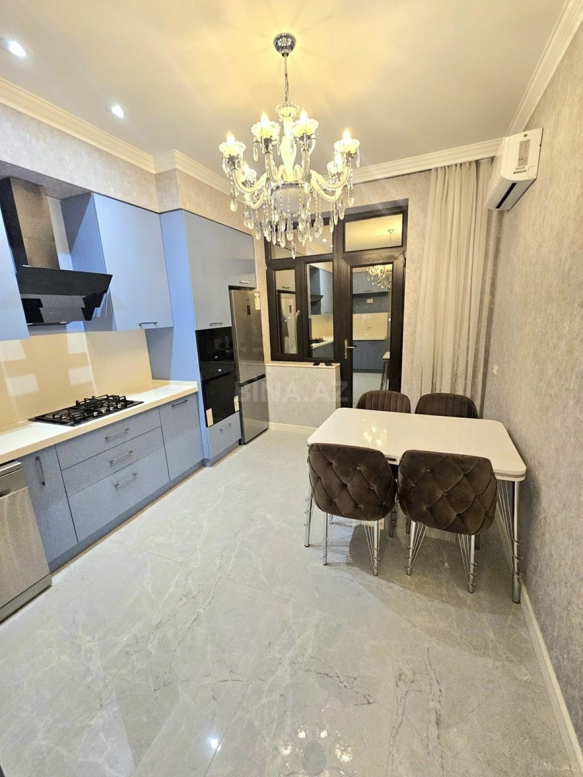 Kirayə verilir 2 otaqlı mənzil 105 m²
