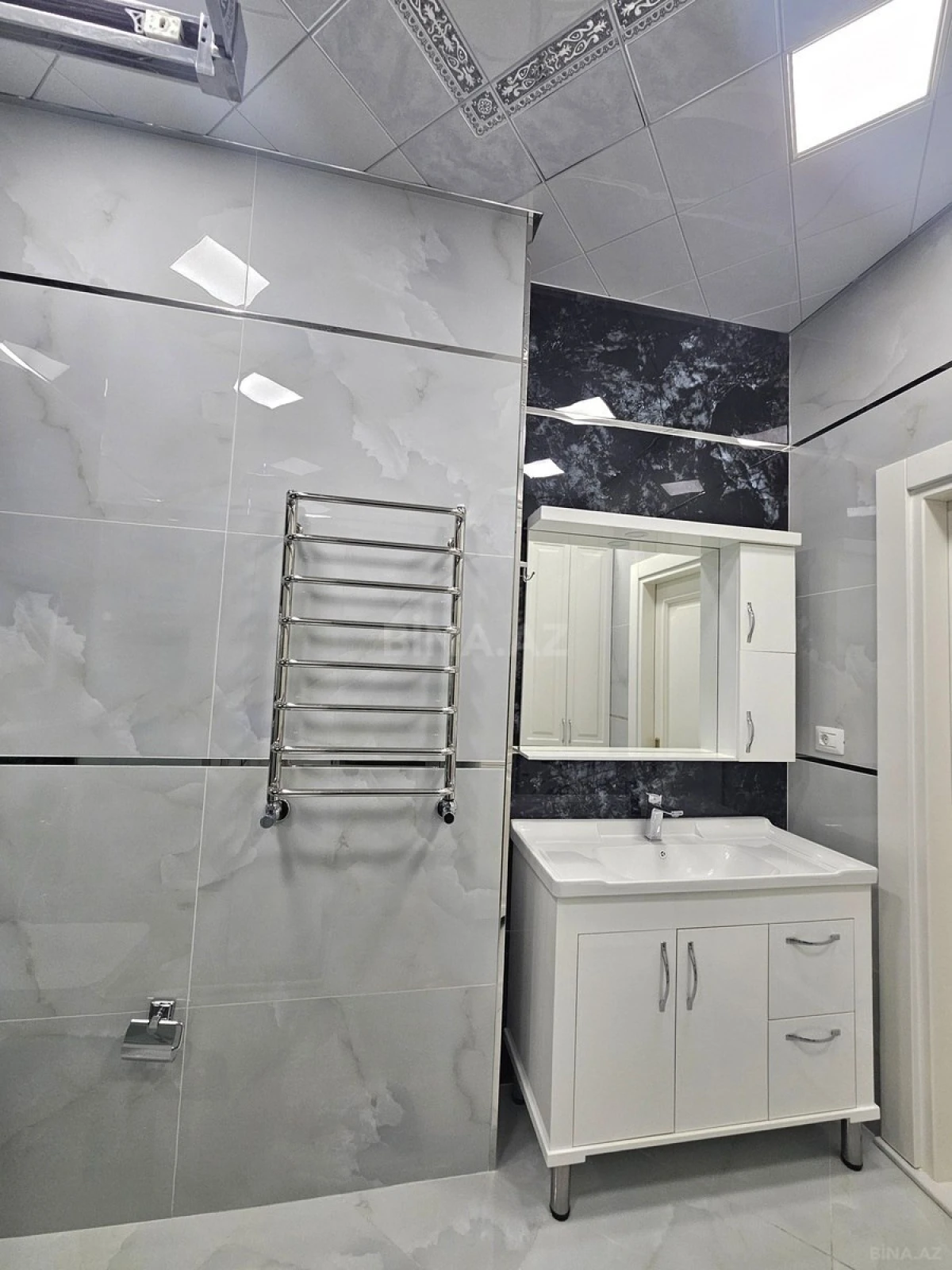 Kirayə verilir 2 otaqlı mənzil 105 m²
