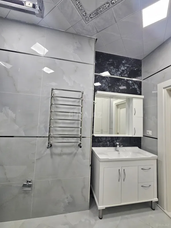 Kirayə verilir 2 otaqlı mənzil 105 m²