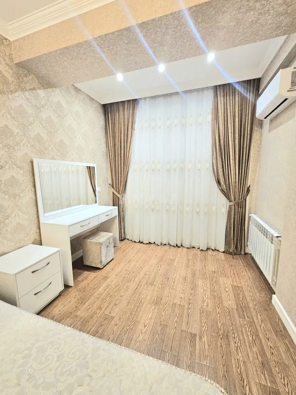 Kirayə verilir 2 otaqlı mənzil 105 m²