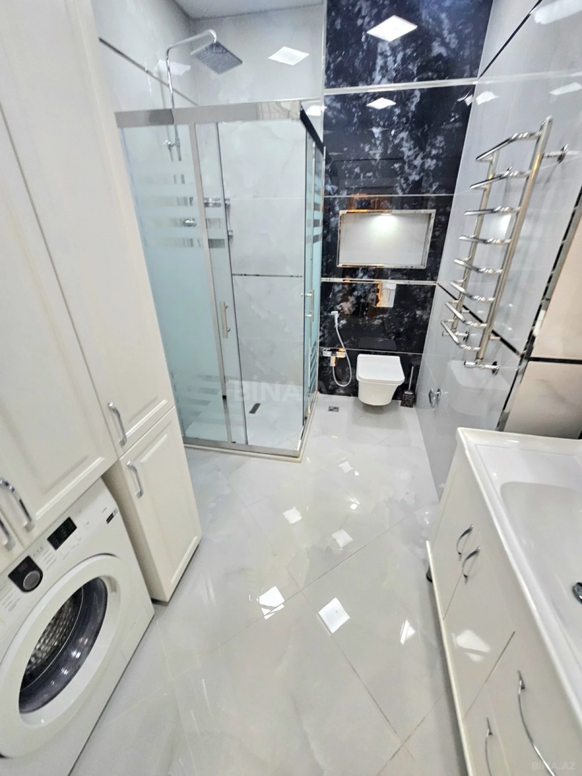 Kirayə verilir 2 otaqlı mənzil 105 m²