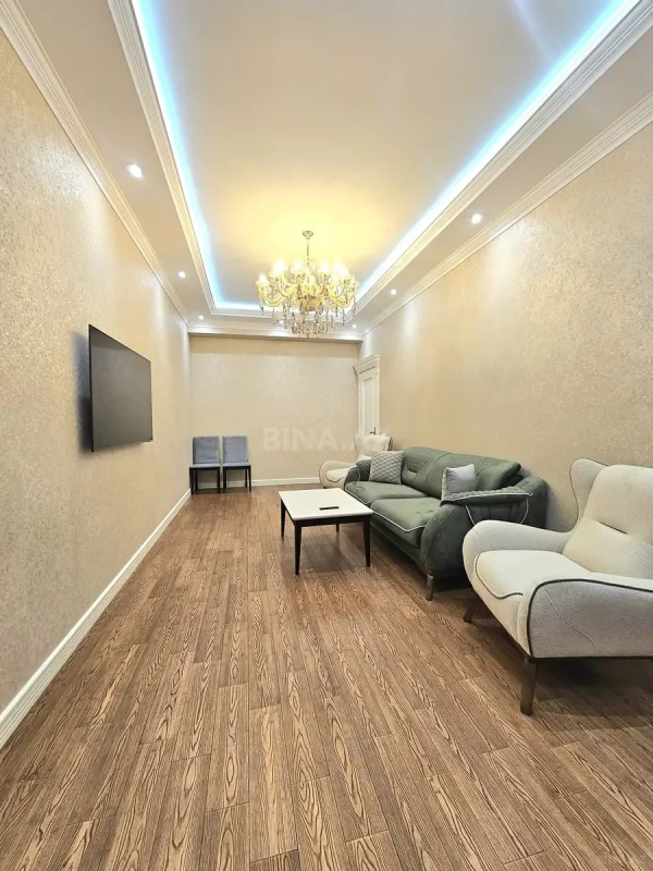 Kirayə verilir 2 otaqlı mənzil 105 m²