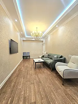 Kirayə verilir 2 otaqlı mənzil 105 m²