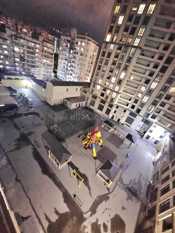 Kirayə verilir 2 otaqlı mənzil 105 m²