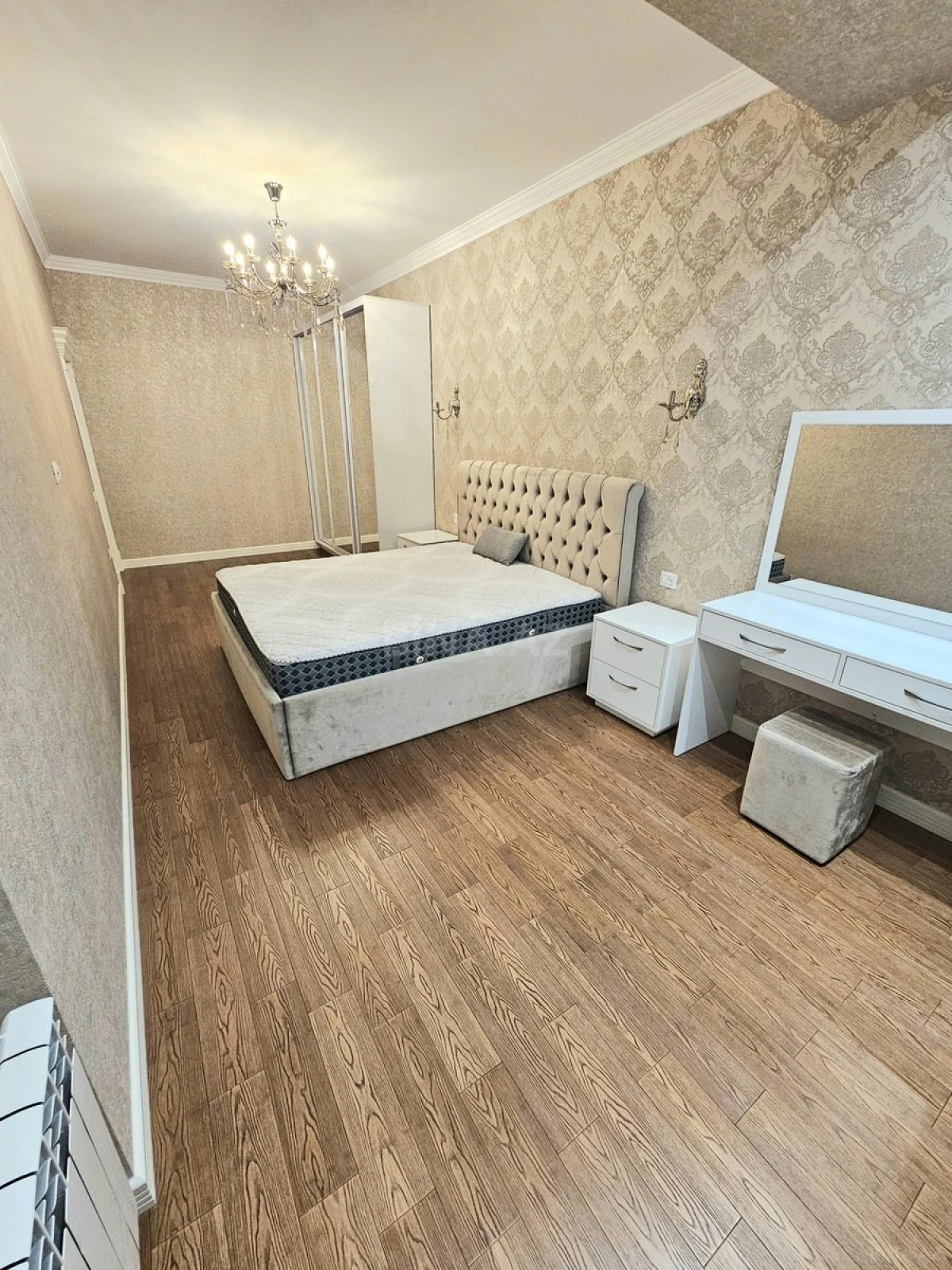 Kirayə verilir 2 otaqlı mənzil 105 m²