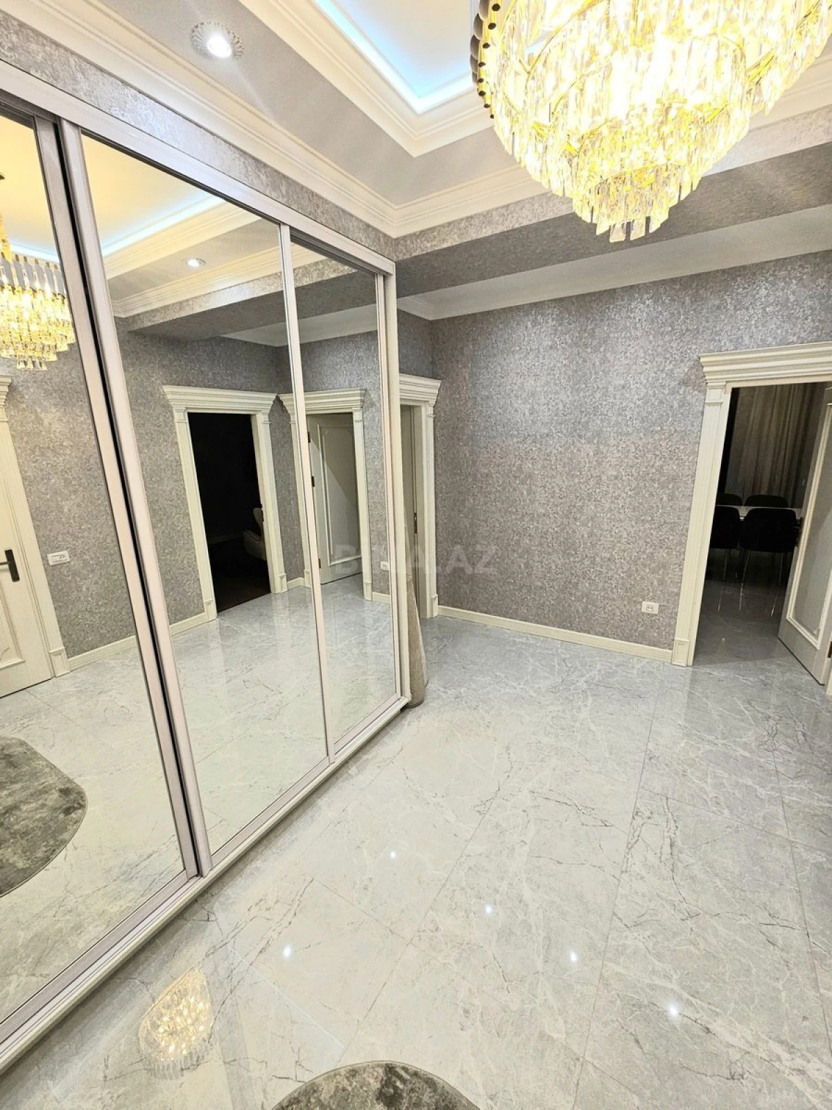 Kirayə verilir 2 otaqlı mənzil 105 m²
