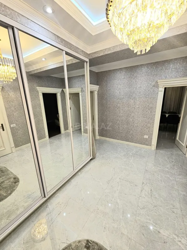 Kirayə verilir 2 otaqlı mənzil 105 m²