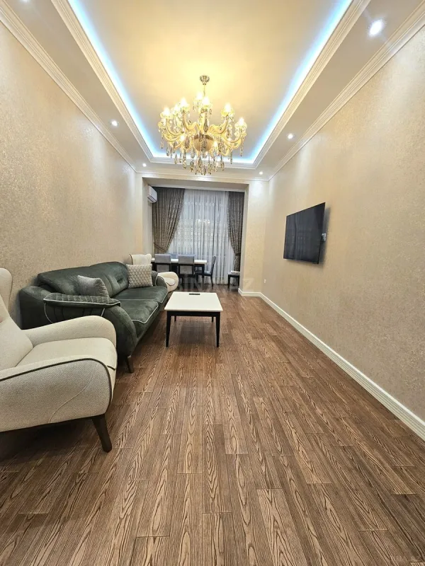 Kirayə verilir 2 otaqlı mənzil 105 m²