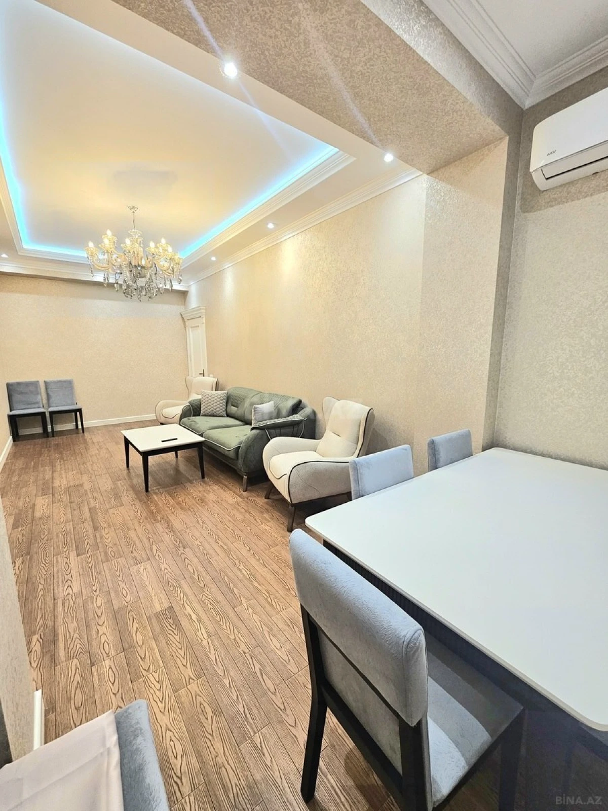 Kirayə verilir 2 otaqlı mənzil 105 m²