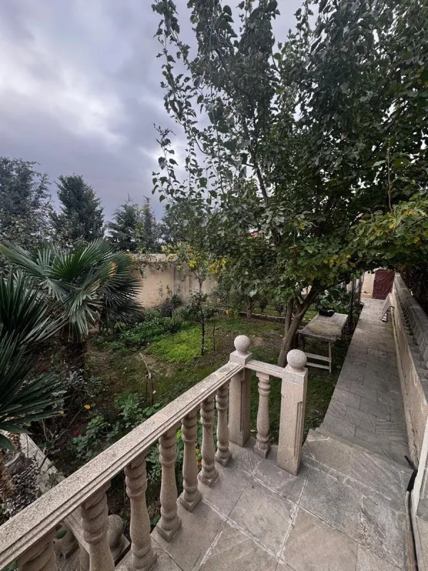 Satılır 4 otaqlı həyət evi 320 m²