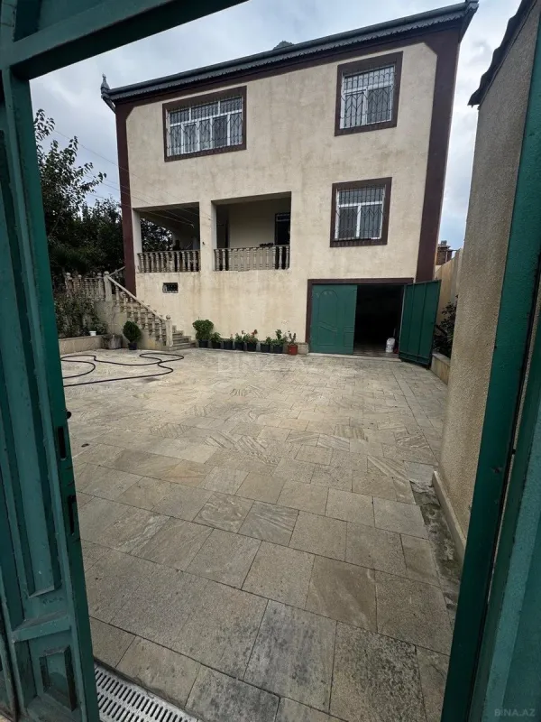 Satılır 4 otaqlı həyət evi 320 m²