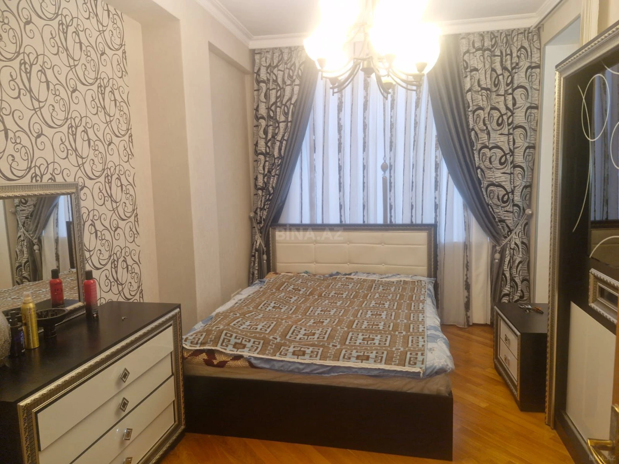 Satılır 2 otaqlı mənzil 100 m²