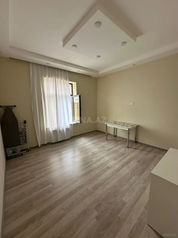 Satılır 4 otaqlı həyət evi 200 m²