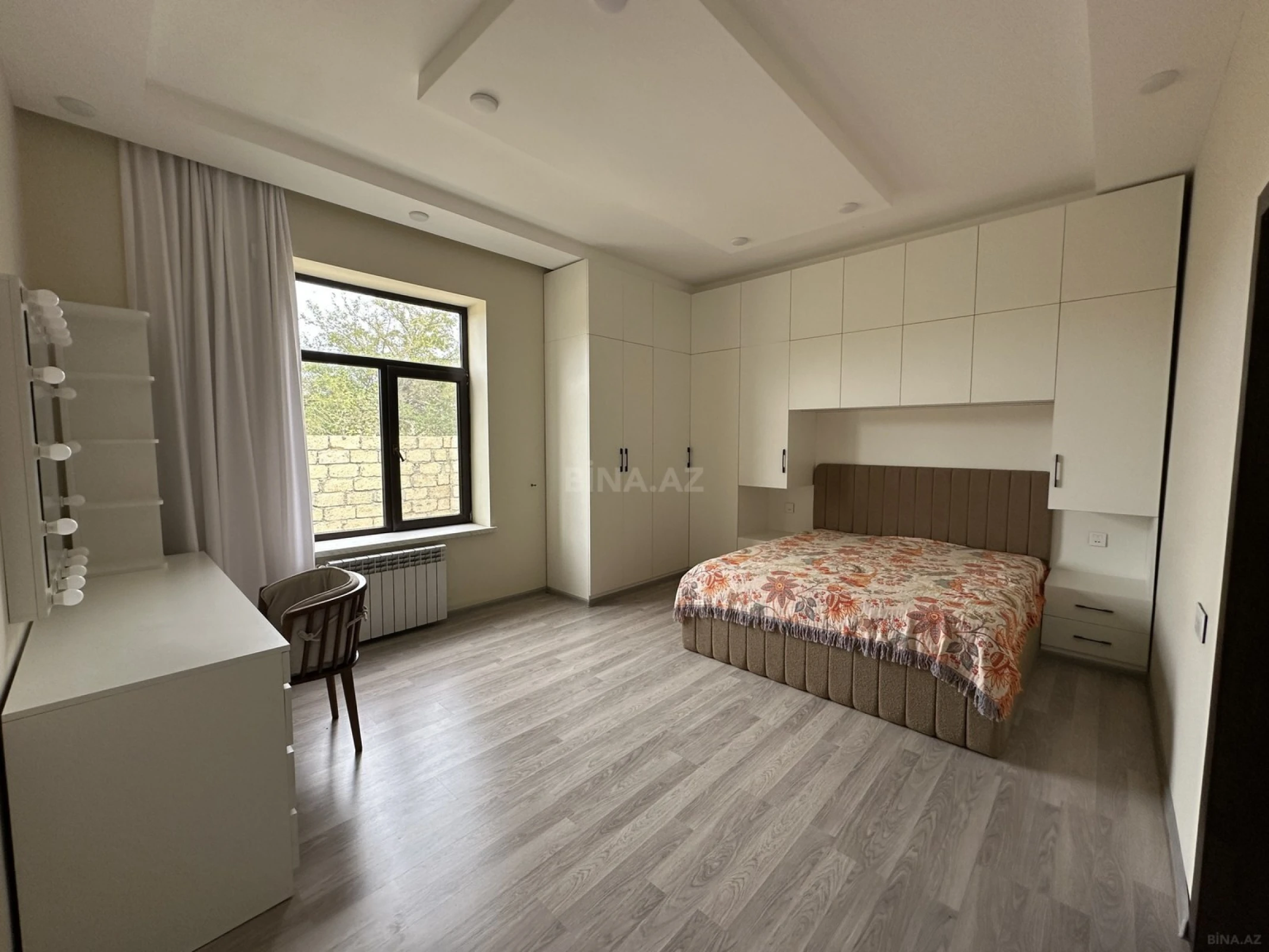 Satılır 4 otaqlı həyət evi 200 m²