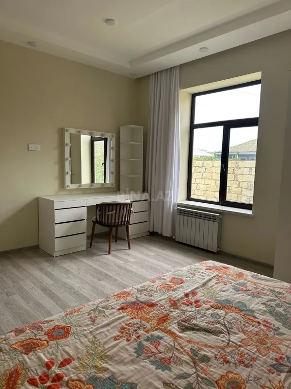 Satılır 4 otaqlı həyət evi 200 m²