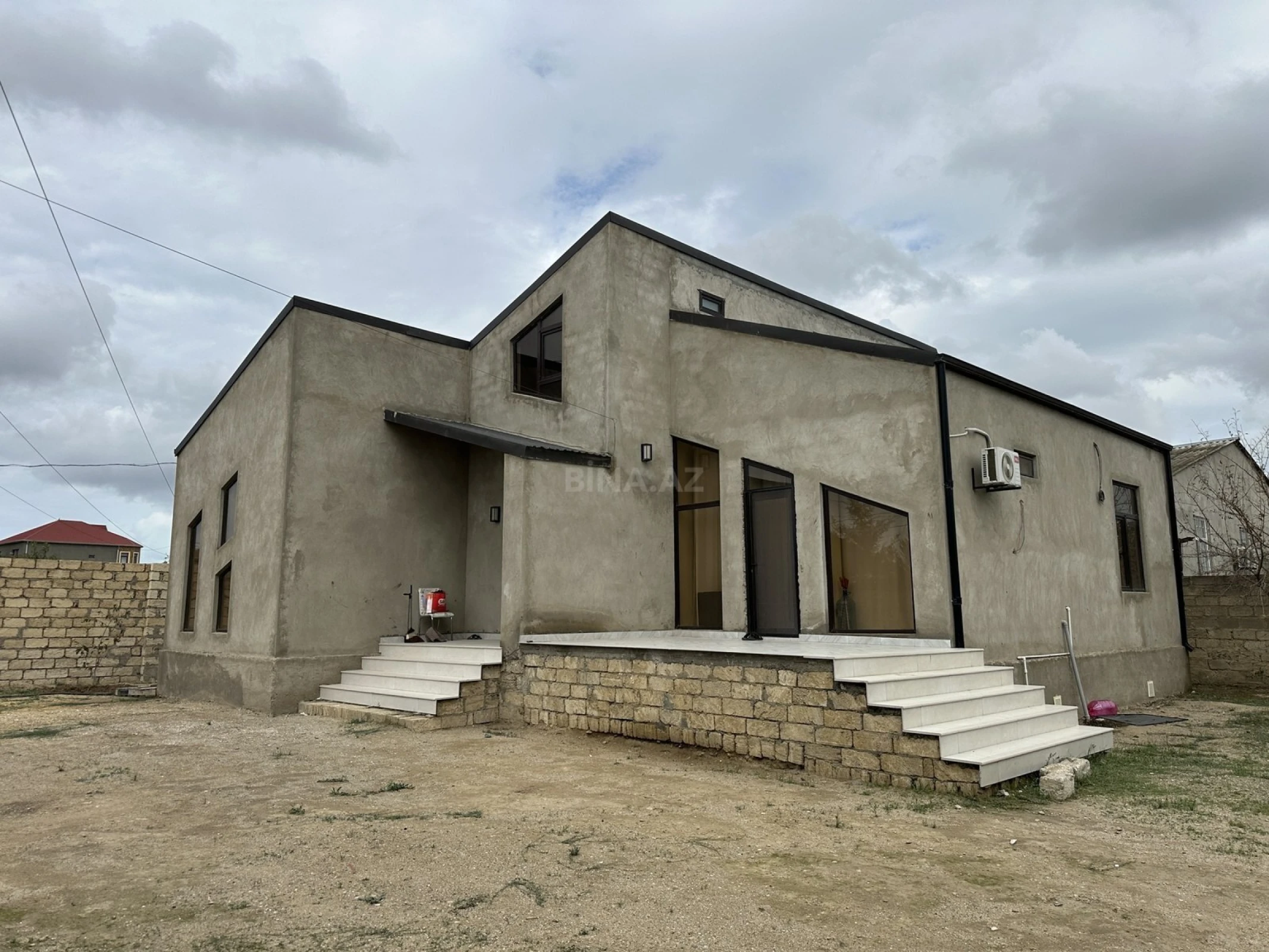 Satılır 4 otaqlı həyət evi 200 m²