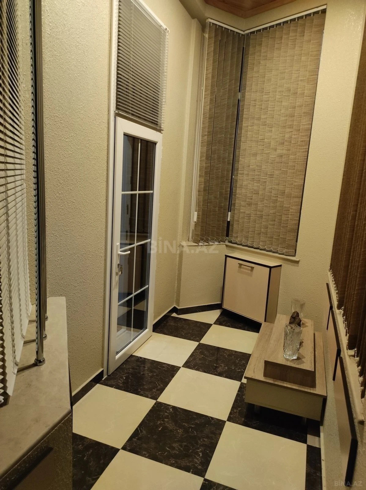 Satılır 8 otaqlı həyət evi 300 m²