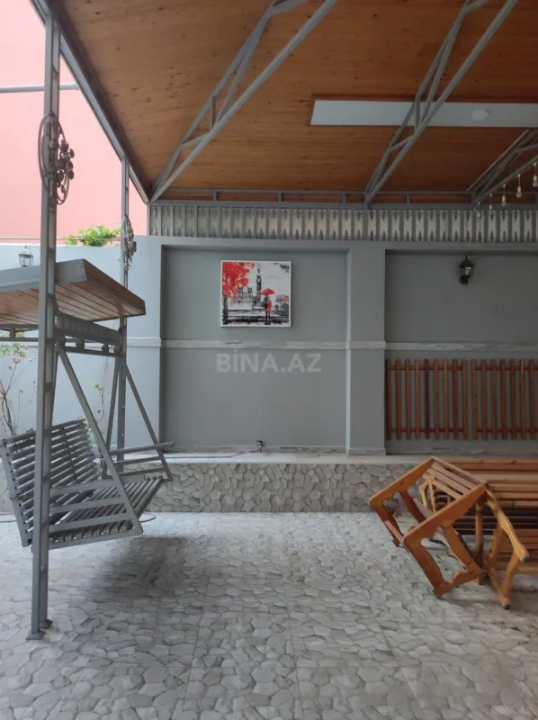 Satılır 8 otaqlı həyət evi 300 m²