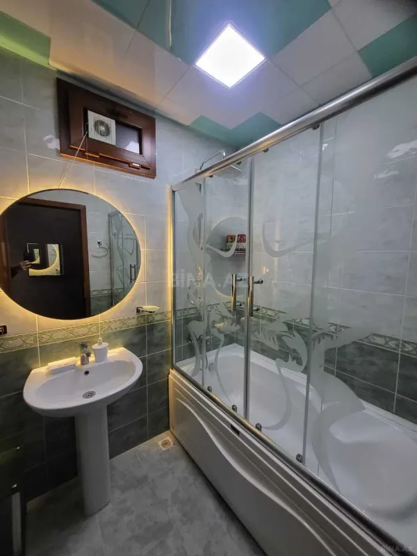 Satılır 8 otaqlı həyət evi 300 m²